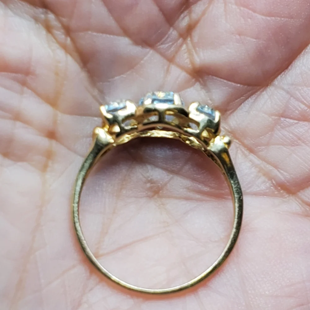 Light blue topaz 3 stone ring - Picture 4 of 8